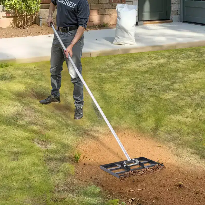 VEVOR Lawn Leveling Rake, Lawn Leveler with 78 in Handle, 17x10 in Ground Plate, Rust-Resistant Carbon Steel Soil Leveler,Multicolor